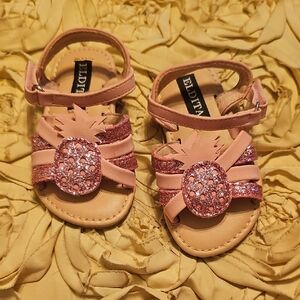 👪 Elditas Sandals Pink With Pineapples Size 5...New! Super Cute!